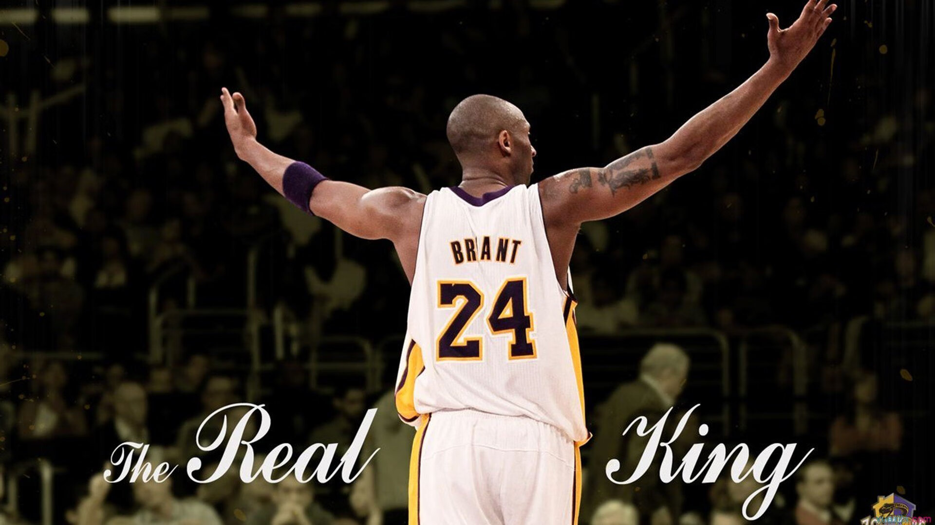 夜间荧光跑慈善赛 发光装备点亮城市夜空